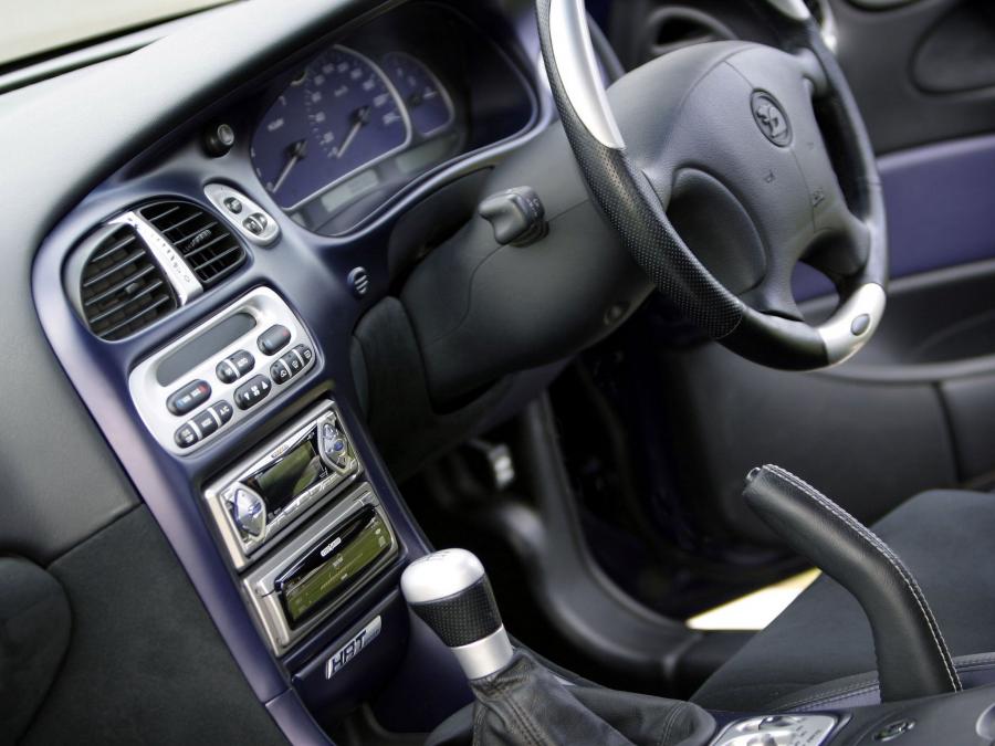 Детали интерьера HSV Maloo Concept 2001 года  (фото 3 из 4)